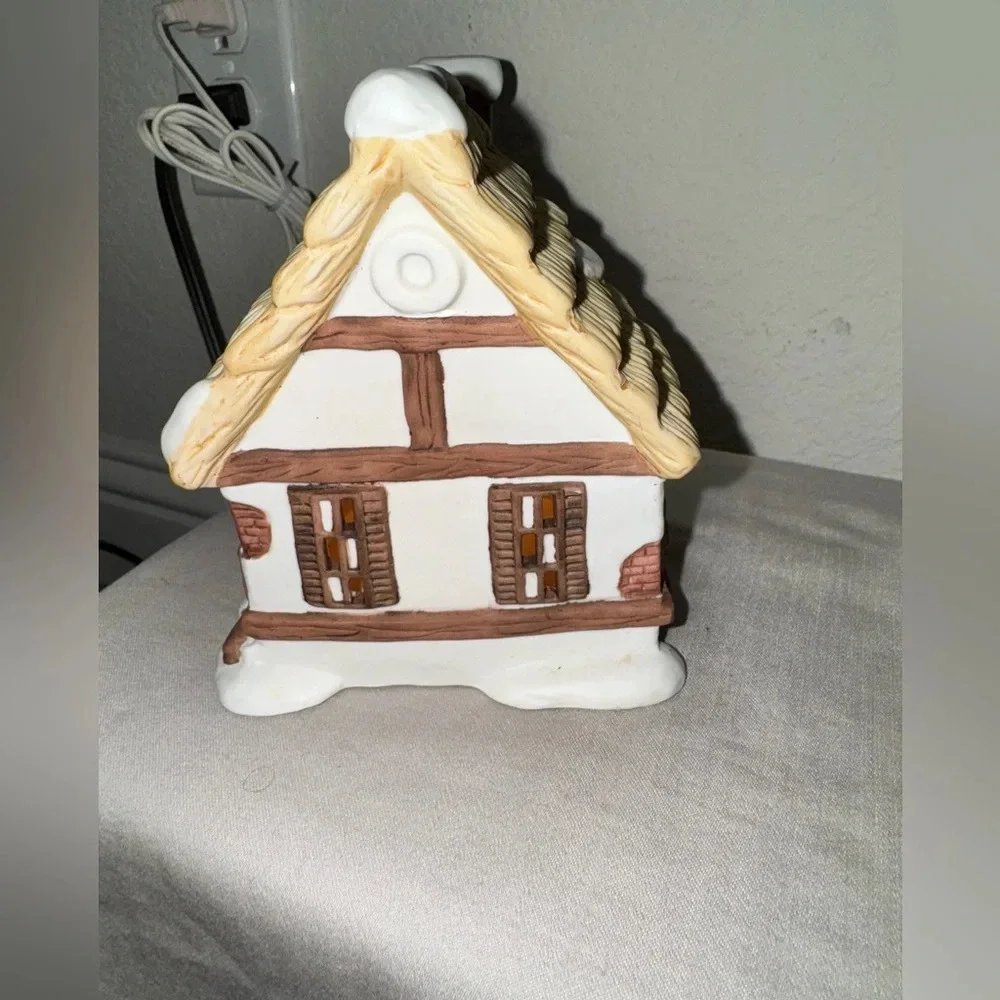 Seymour Mann Christmas Carol Collectibles Lighted Cratchits House